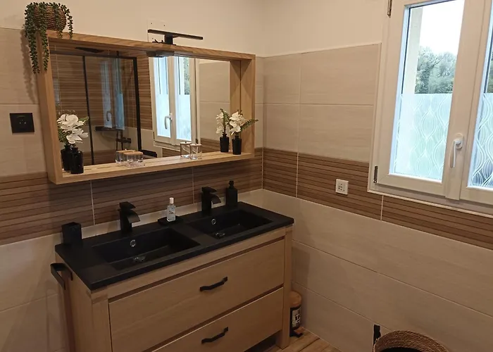 - Le Clos De R&r Hébergement de vacances Cambron