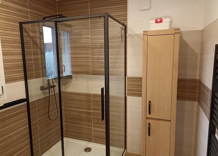 - Le Clos De R&r Hébergement de vacances Cambron